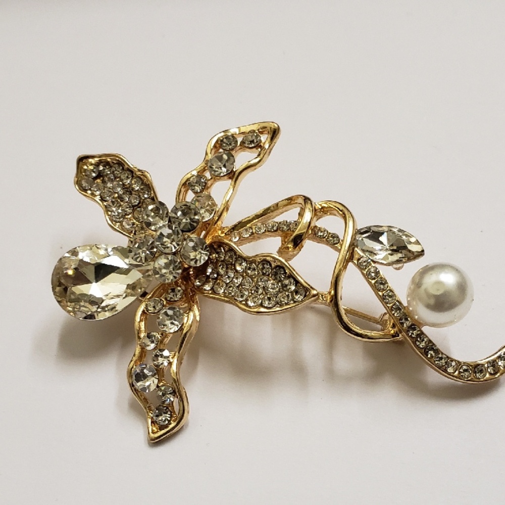 Women's Medium Brooch